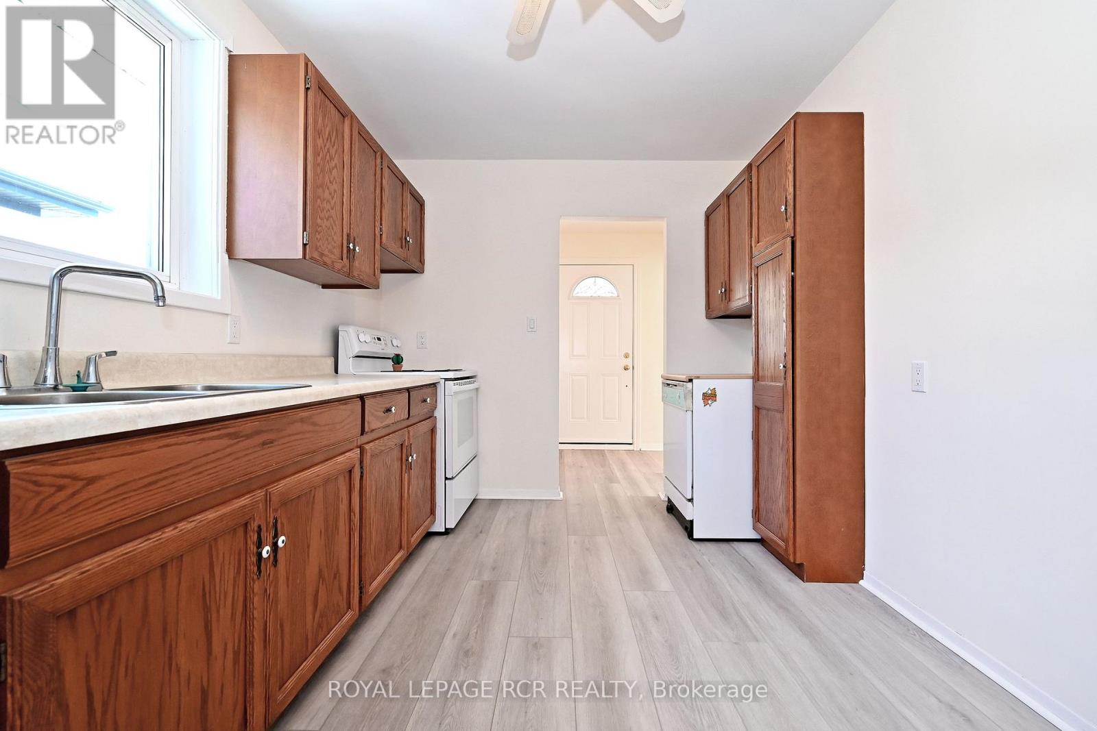 701 Sunnypoint Drive, Newmarket, Ontario  L3Y 2Z7 - Photo 13 - N12720902