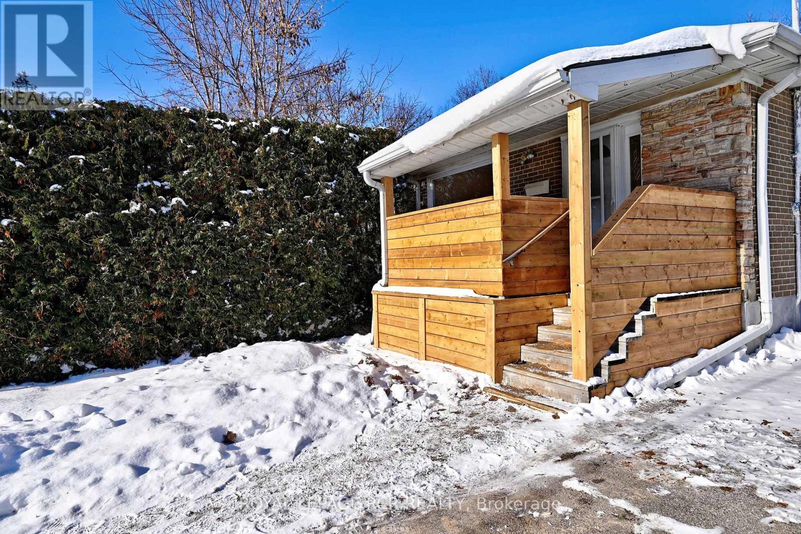 701 Sunnypoint Drive, Newmarket, Ontario  L3Y 2Z7 - Photo 2 - N12720902