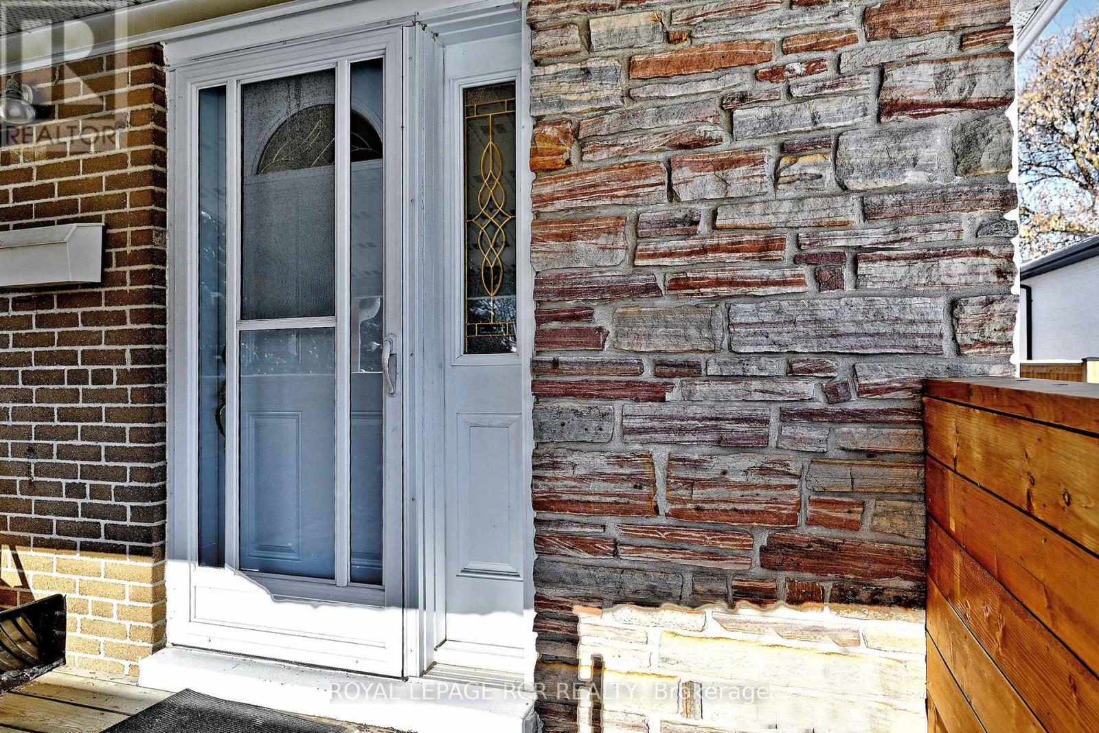 701 Sunnypoint Drive, Newmarket, Ontario  L3Y 2Z7 - Photo 4 - N12720902