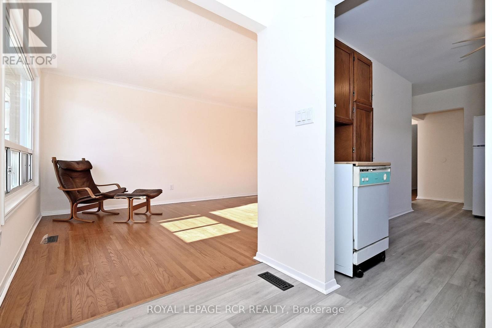 701 Sunnypoint Drive, Newmarket, Ontario  L3Y 2Z7 - Photo 6 - N12720902