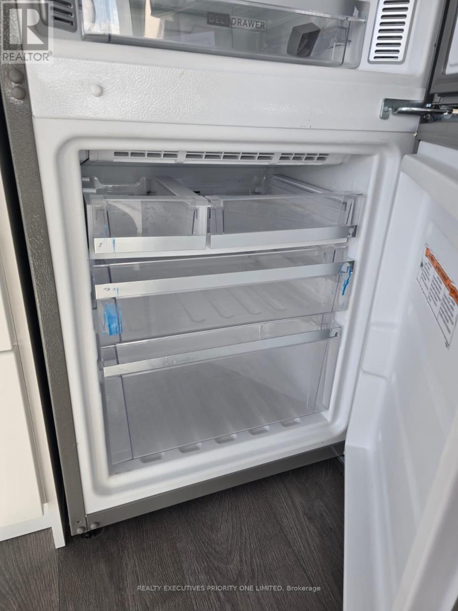 1408 - 715 Davis Drive, Newmarket, Ontario  L3Y 2R3 - Photo 10 - N12720950