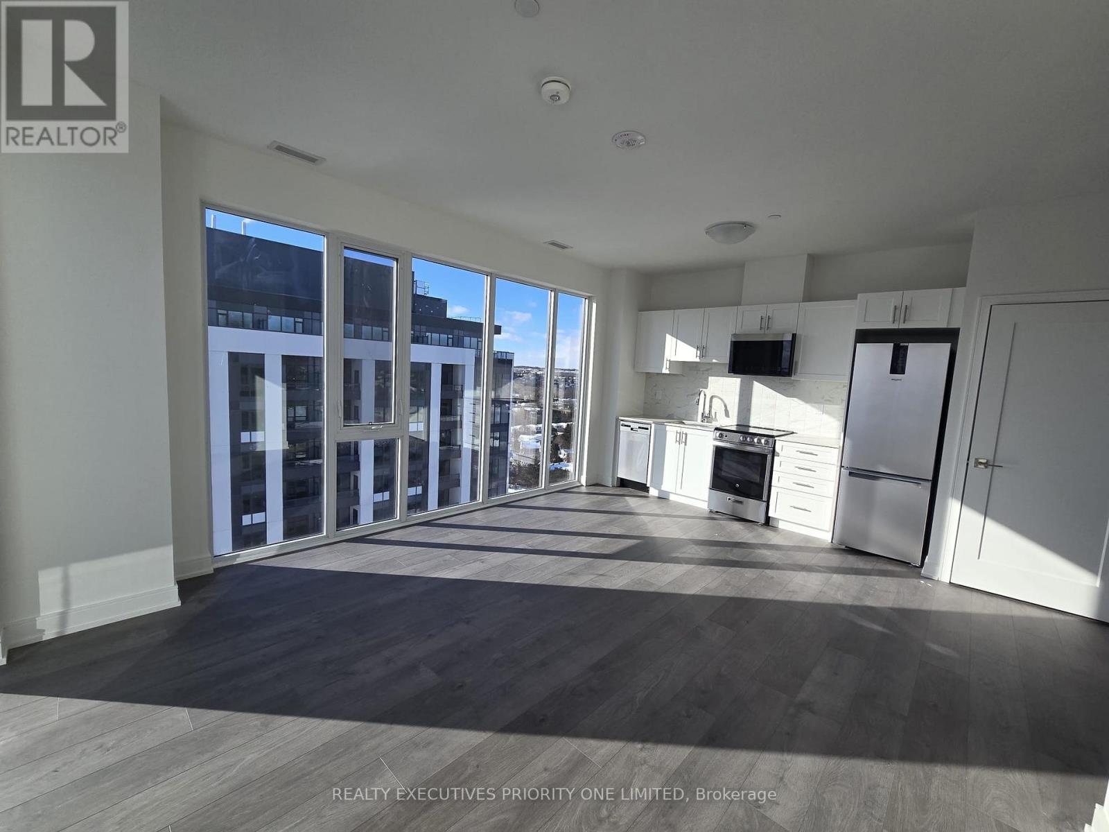 1408 - 715 Davis Drive, Newmarket, Ontario  L3Y 2R3 - Photo 4 - N12720950