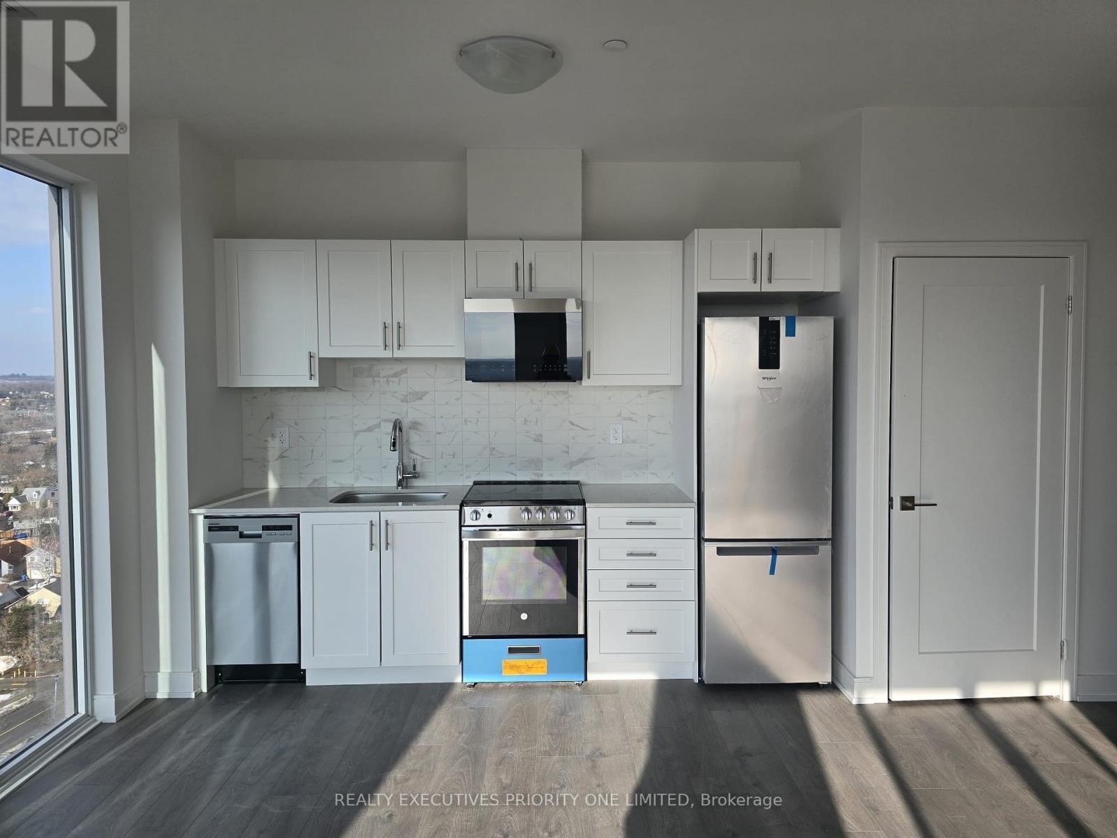 1408 - 715 Davis Drive, Newmarket, Ontario  L3Y 2R3 - Photo 5 - N12720950