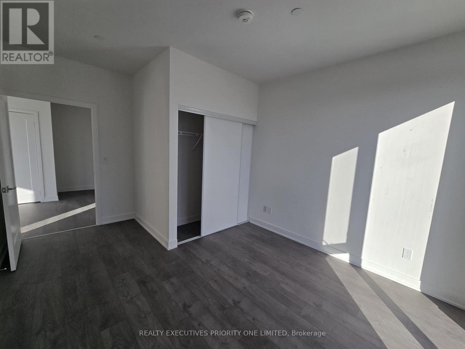 1408 - 715 Davis Drive, Newmarket, Ontario  L3Y 2R3 - Photo 6 - N12720950