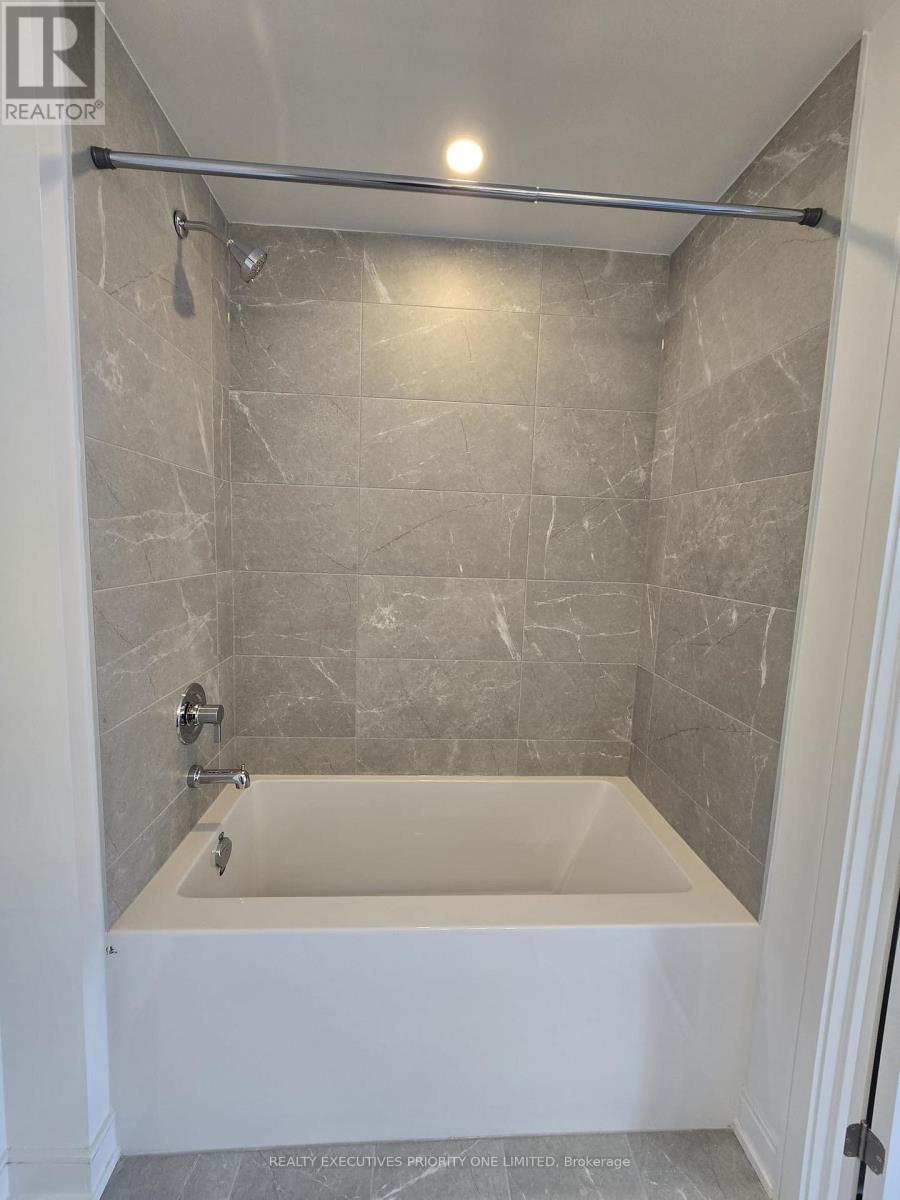 1408 - 715 Davis Drive, Newmarket, Ontario  L3Y 2R3 - Photo 7 - N12720950