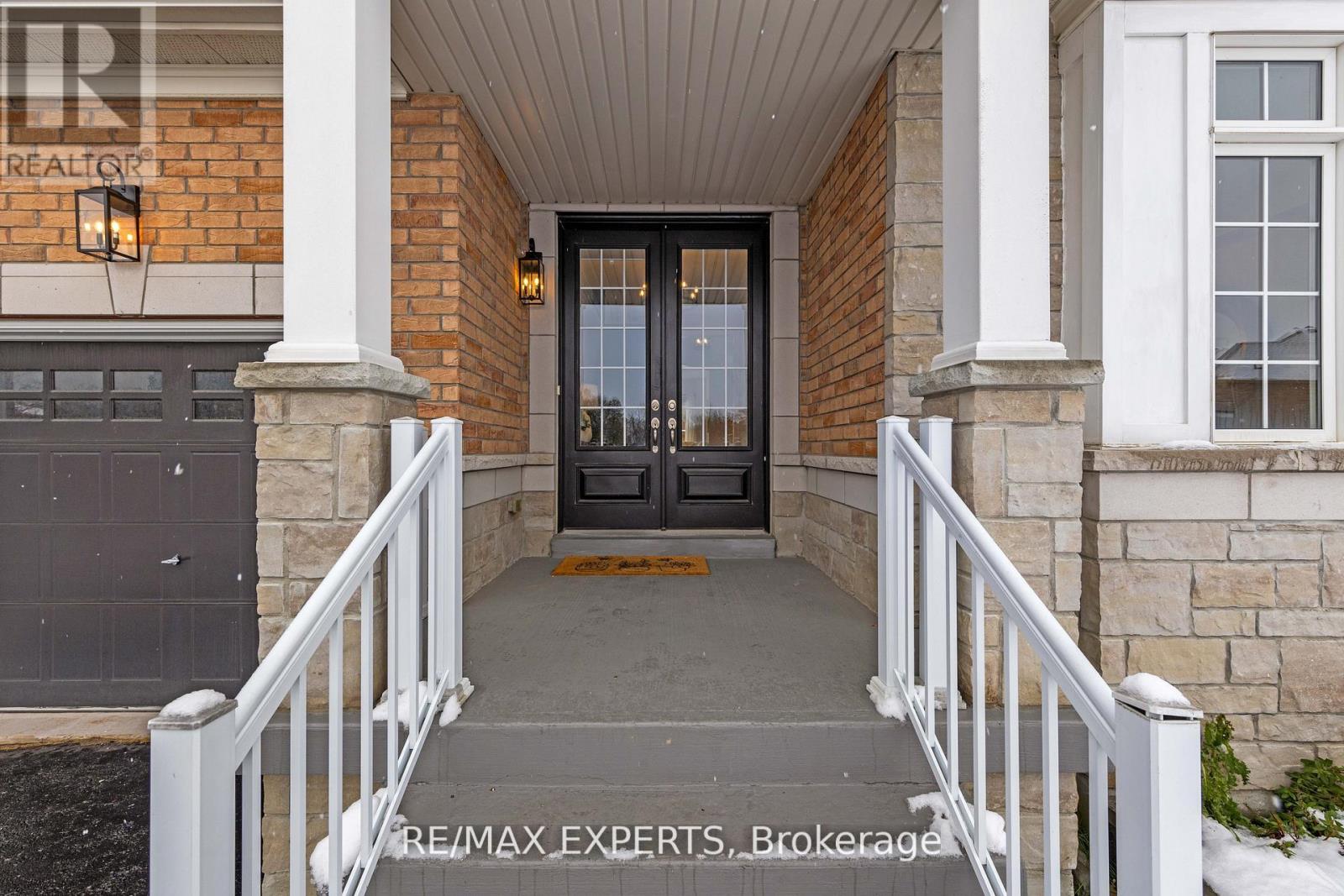 16 Vivian Creek Road, East Gwillimbury, Ontario  L0G 1M0 - Photo 2 - N12720976