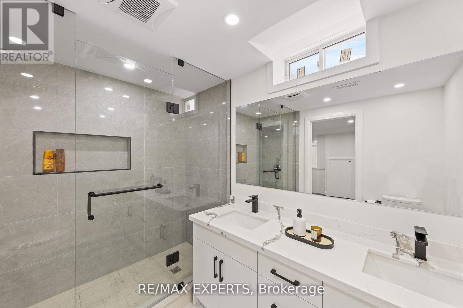 16 Vivian Creek Road, East Gwillimbury, Ontario  L0G 1M0 - Photo 39 - N12720976