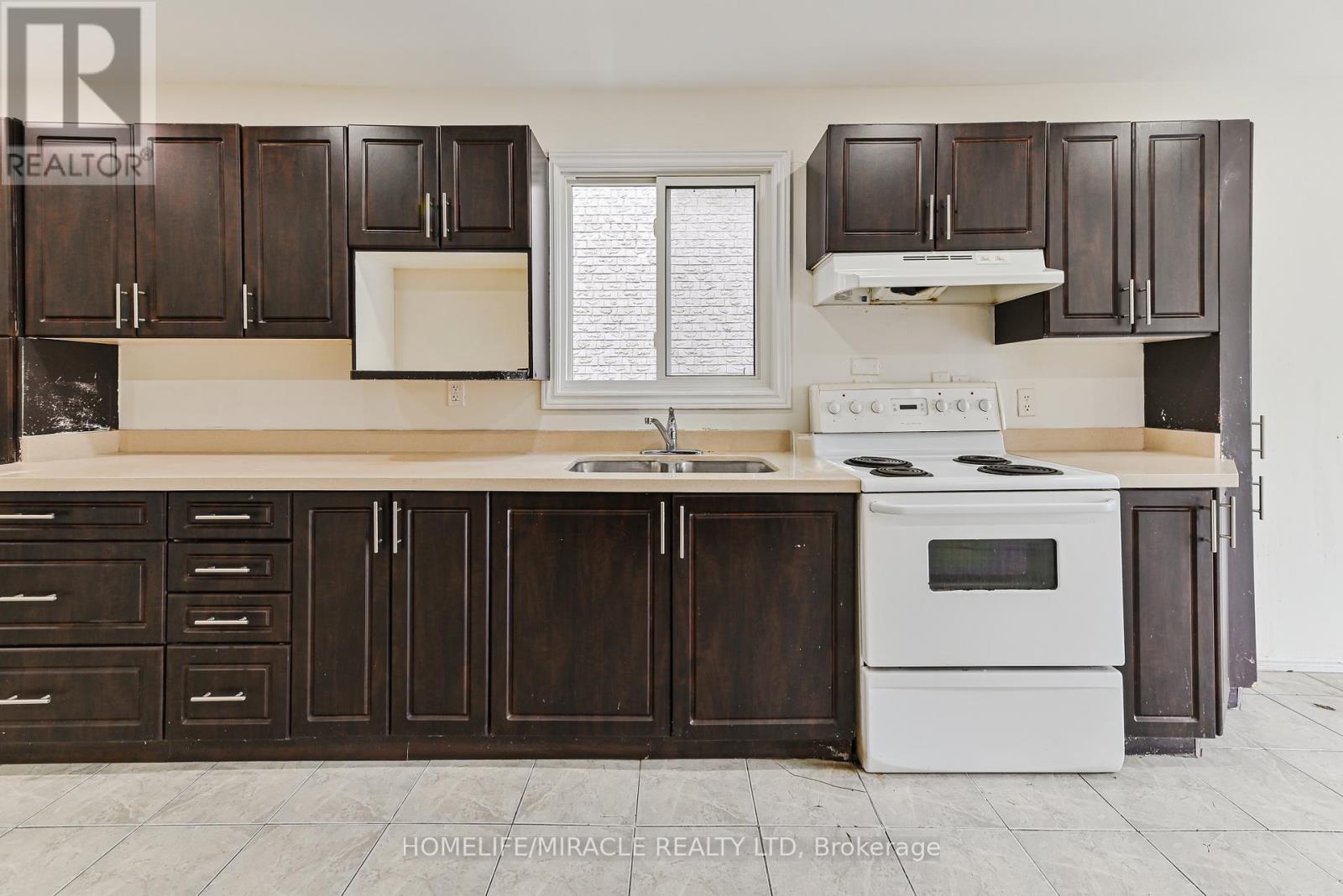 40 Blair Crescent, Barrie (Grove East), Ontario  L4M 5Y6 - Photo 8 - S12721000