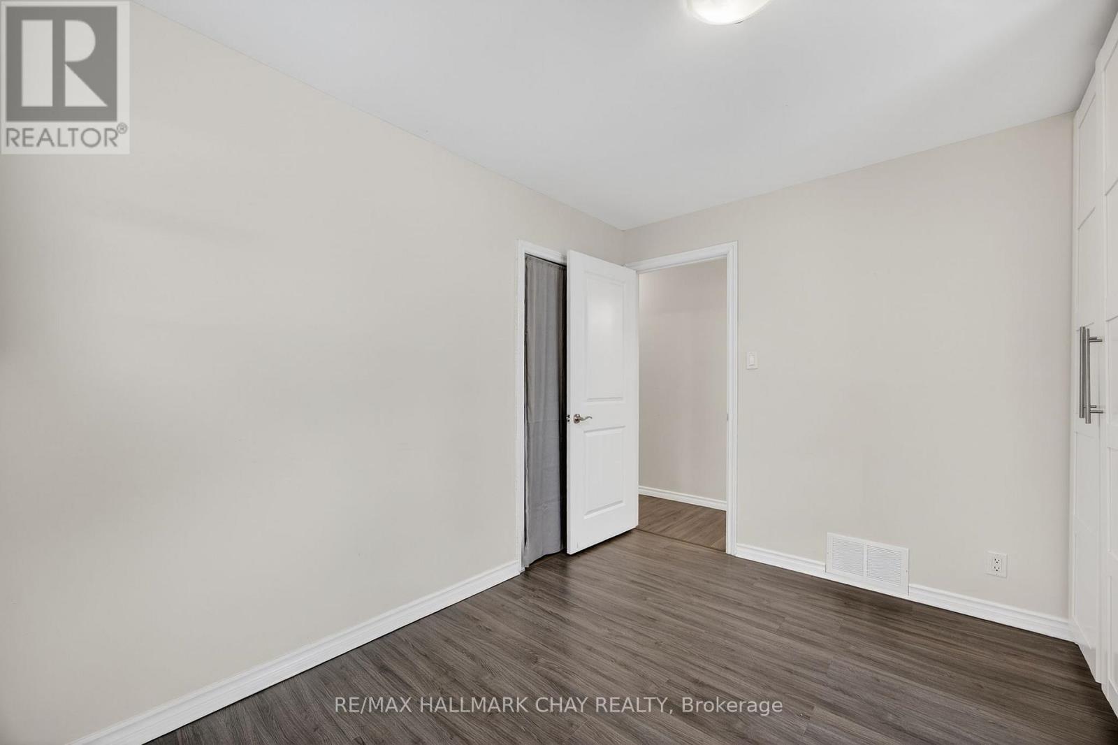 8 Newton Street, Barrie, Ontario  L4M 3N3 - Photo 10 - S12721034