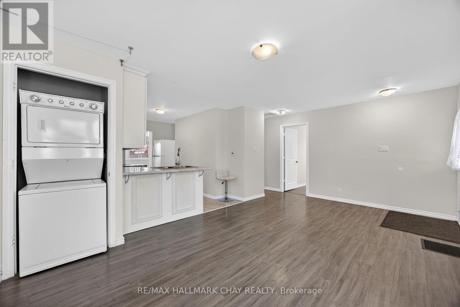 8 Newton Street, Barrie, Ontario  L4M 3N3 - Photo 4 - S12721034