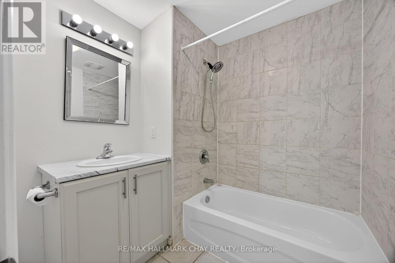 8 Newton Street, Barrie, Ontario  L4M 3N3 - Photo 8 - S12721034