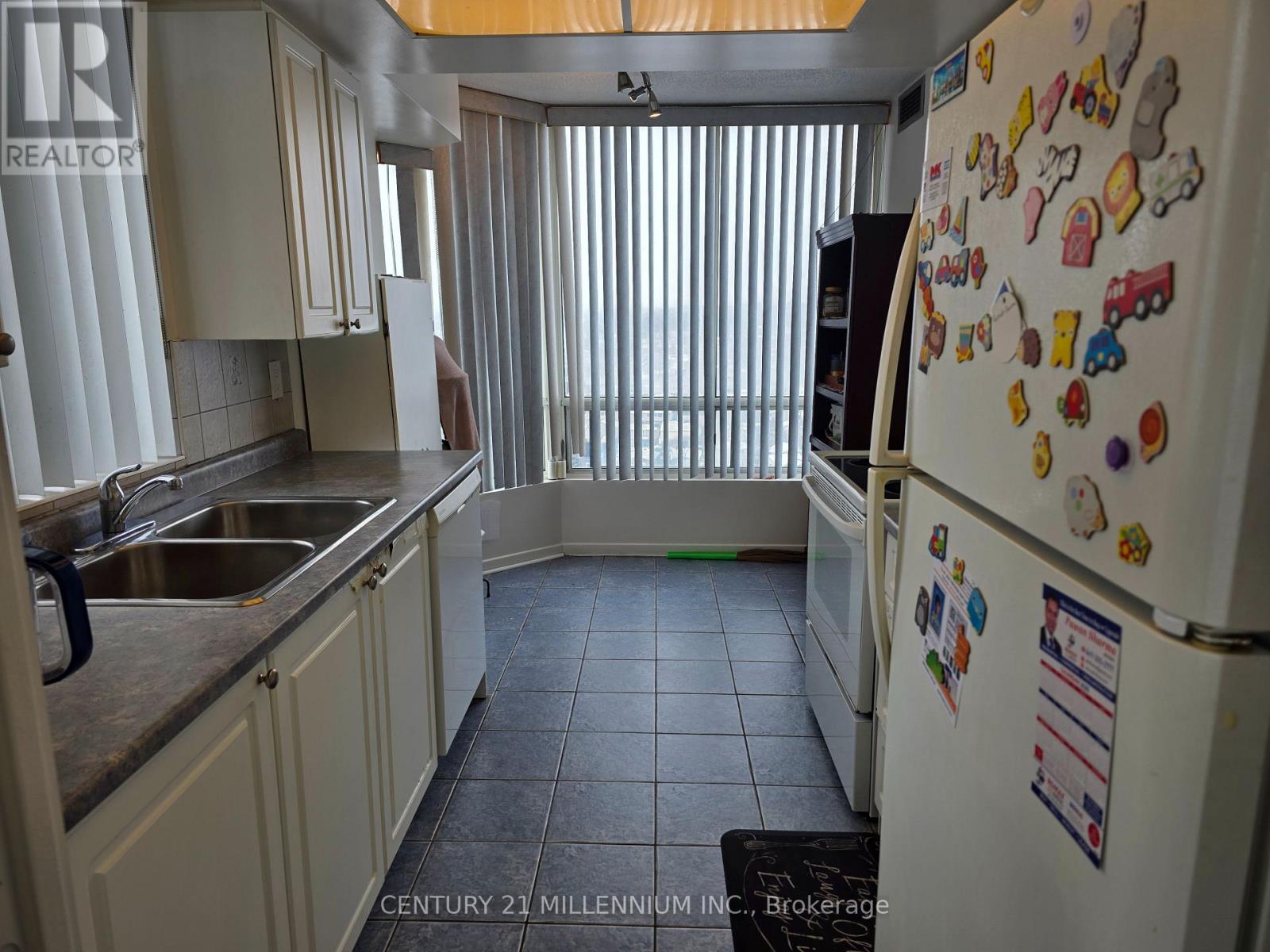 1605 - 26 Hanover Road, Brampton, Ontario  L6S 4T2 - Photo 6 - W12720804