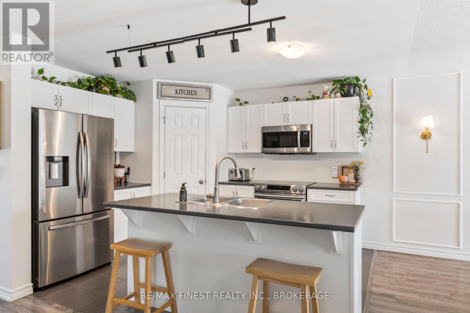 37 Brennan Crescent, Loyalist, Ontario K0H 2H0 - Photo 10 - X12713440