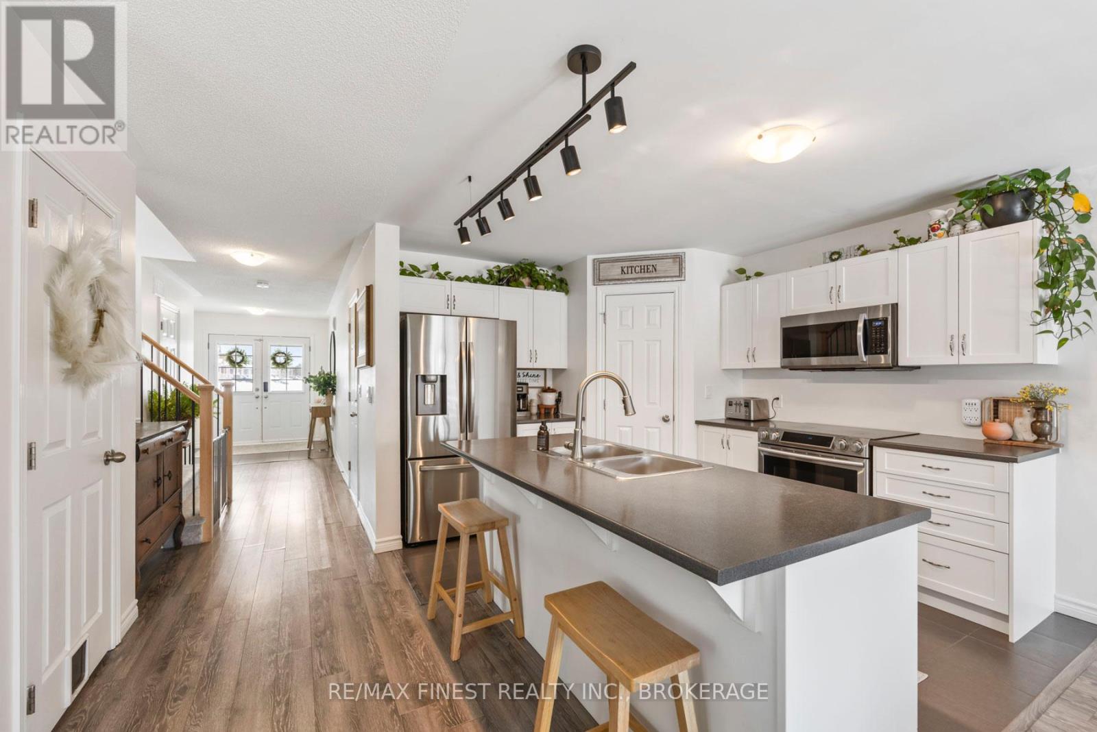 37 Brennan Crescent, Loyalist, Ontario K0H 2H0 - Photo 12 - X12713440