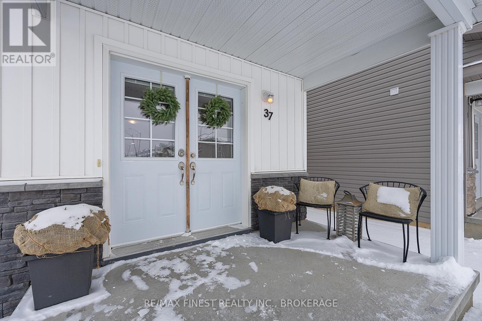 37 Brennan Crescent, Loyalist, Ontario K0H 2H0 - Photo 3 - X12713440
