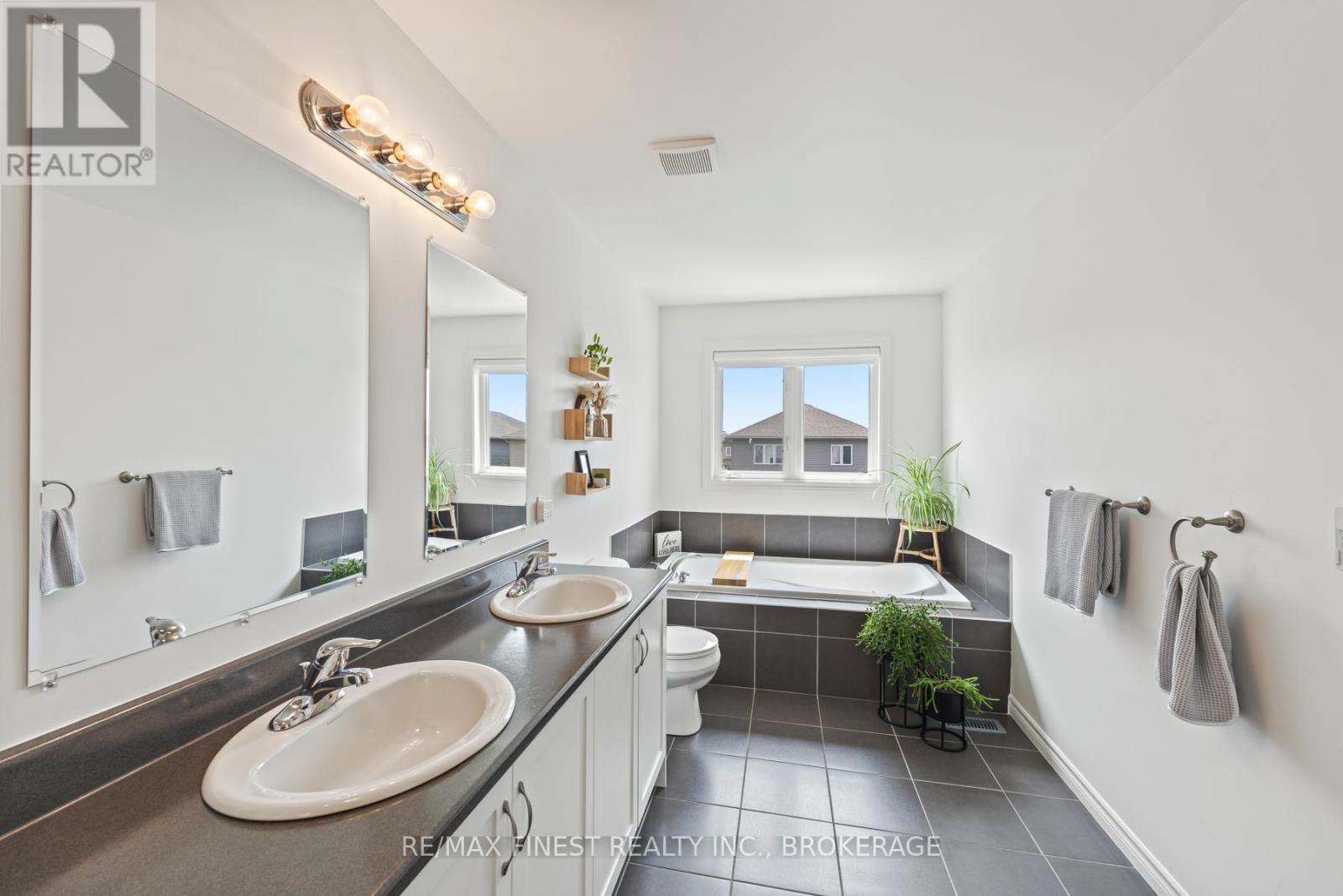 37 Brennan Crescent, Loyalist, Ontario K0H 2H0 - Photo 29 - X12713440