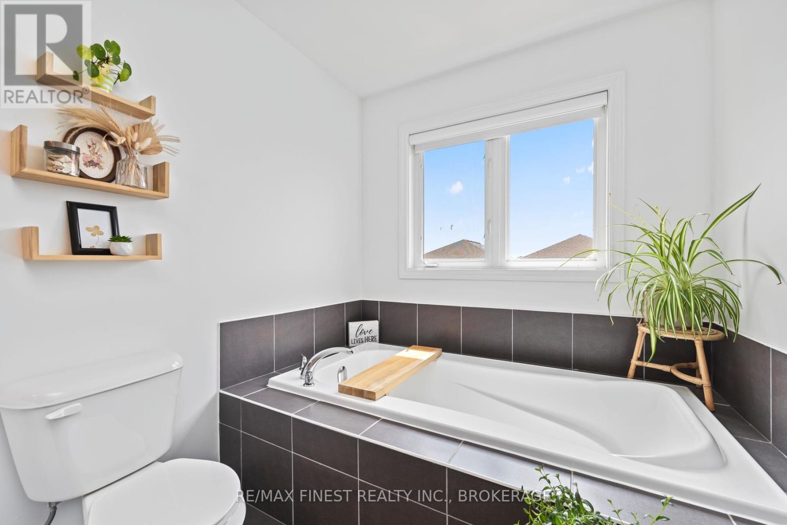 37 Brennan Crescent, Loyalist, Ontario K0H 2H0 - Photo 30 - X12713440