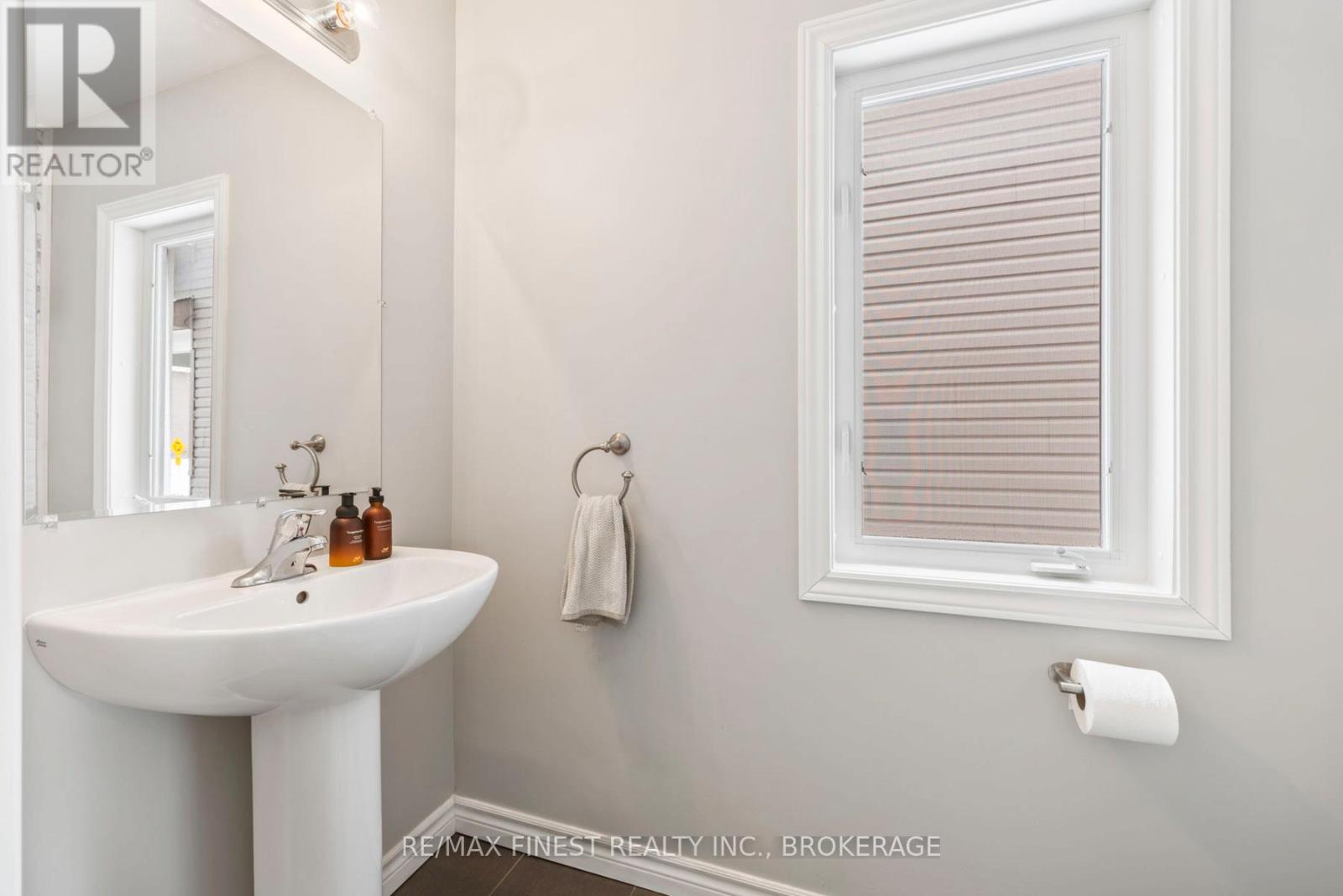 37 Brennan Crescent, Loyalist, Ontario K0H 2H0 - Photo 8 - X12713440