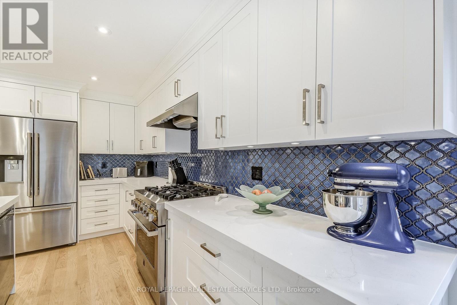 27 Morrison Creek Crescent, Oakville, Ontario  L6H 4C3 - Photo 12 - W12720900