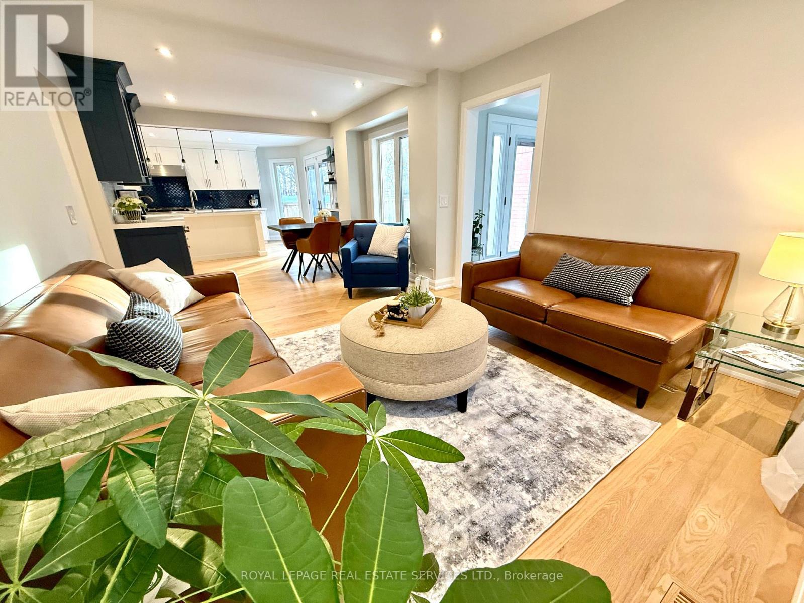 27 Morrison Creek Crescent, Oakville, Ontario  L6H 4C3 - Photo 14 - W12720900