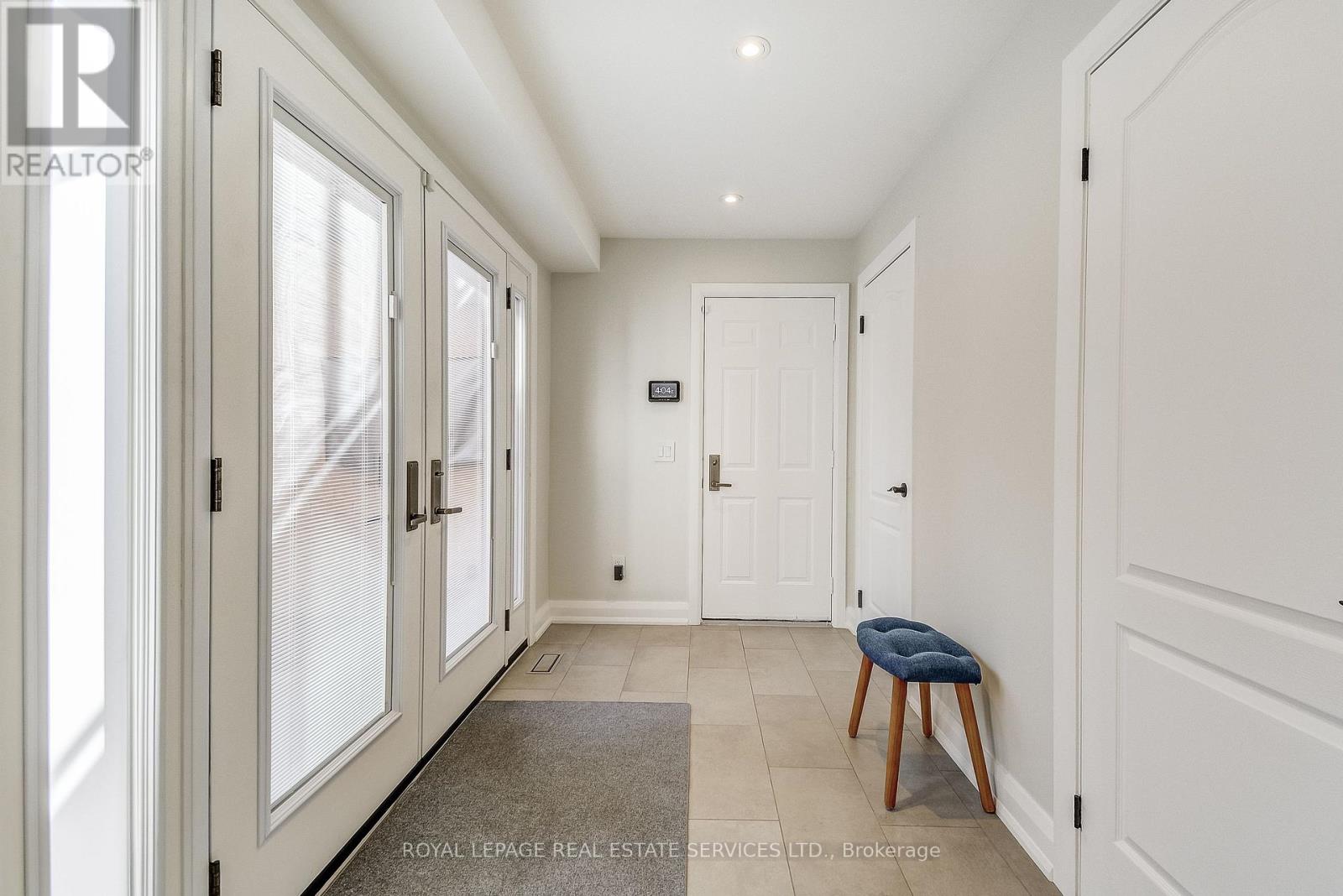 27 Morrison Creek Crescent, Oakville, Ontario  L6H 4C3 - Photo 16 - W12720900