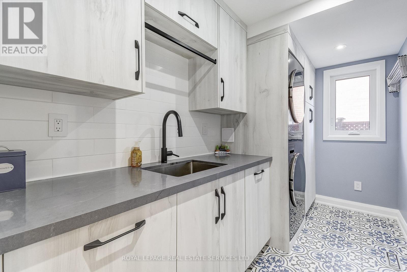 27 Morrison Creek Crescent, Oakville, Ontario  L6H 4C3 - Photo 18 - W12720900