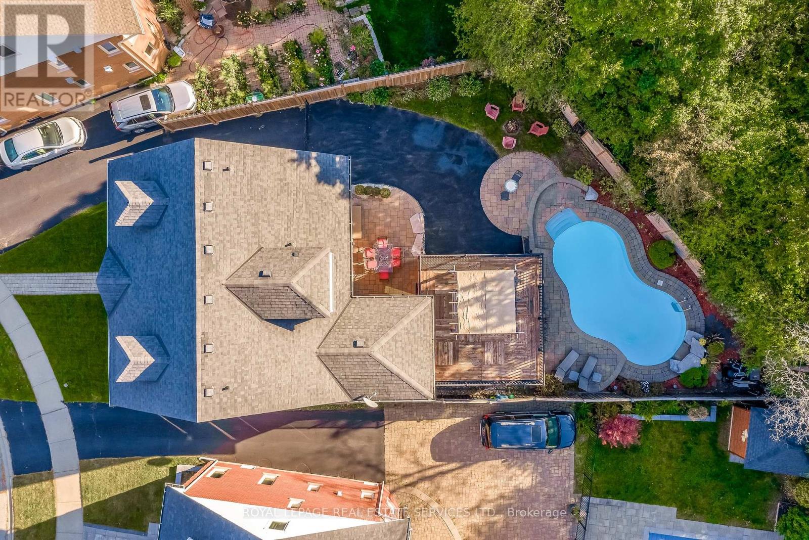 27 Morrison Creek Crescent, Oakville, Ontario  L6H 4C3 - Photo 2 - W12720900