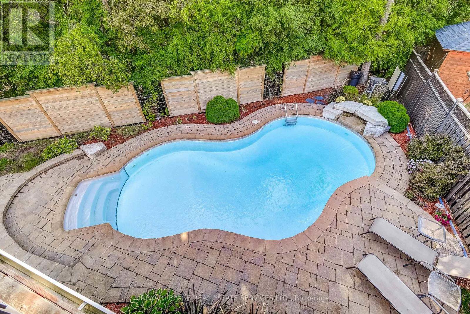 27 Morrison Creek Crescent, Oakville, Ontario  L6H 4C3 - Photo 23 - W12720900