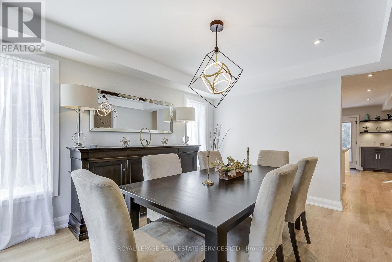 27 Morrison Creek Crescent, Oakville, Ontario  L6H 4C3 - Photo 6 - W12720900