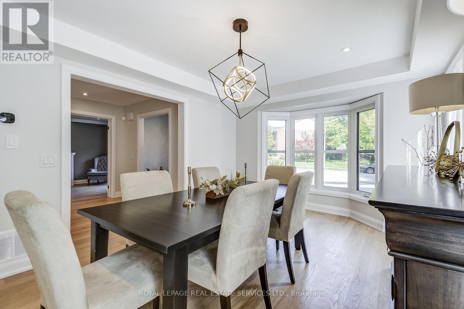 27 Morrison Creek Crescent, Oakville, Ontario  L6H 4C3 - Photo 7 - W12720900