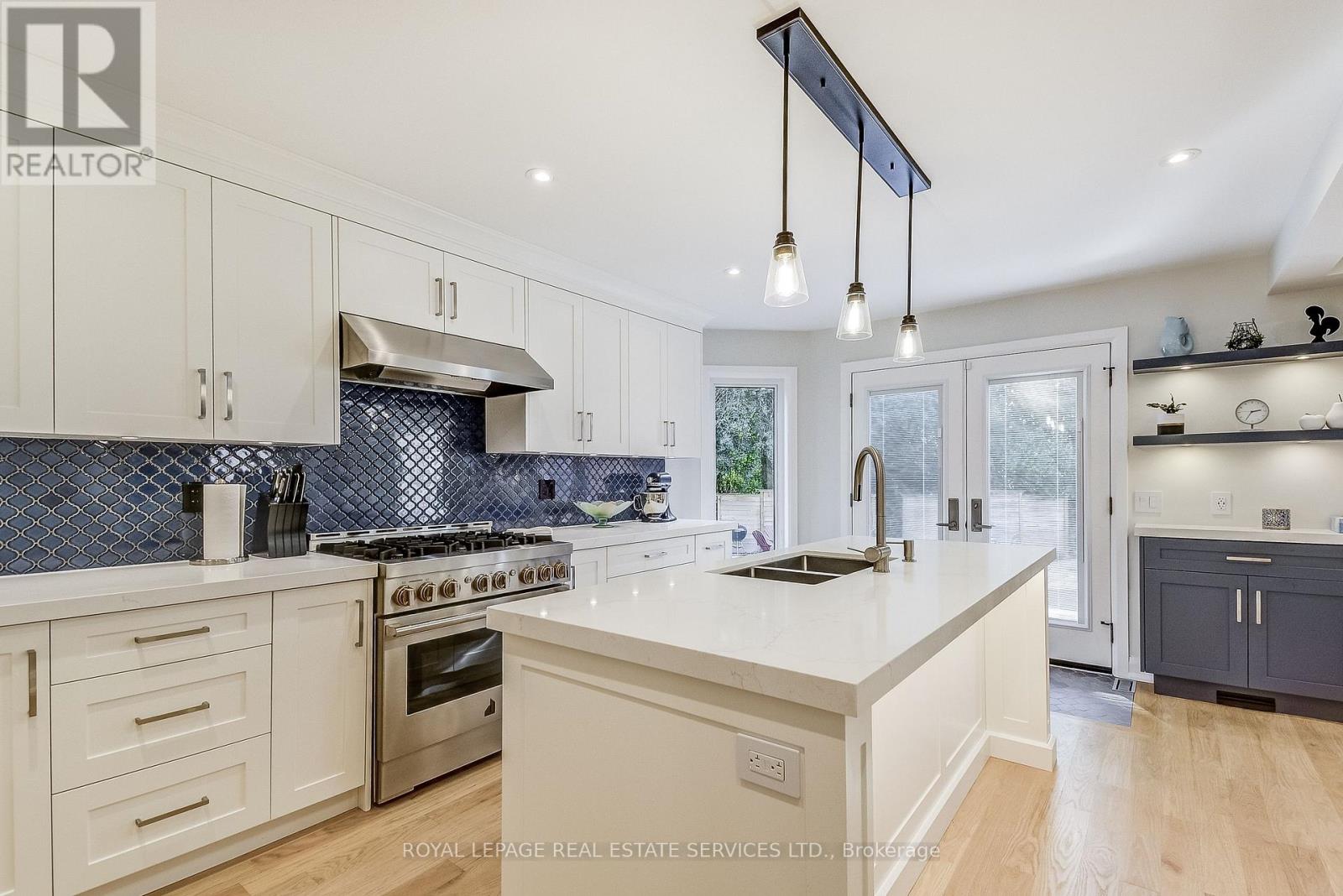 27 Morrison Creek Crescent, Oakville, Ontario  L6H 4C3 - Photo 9 - W12720900