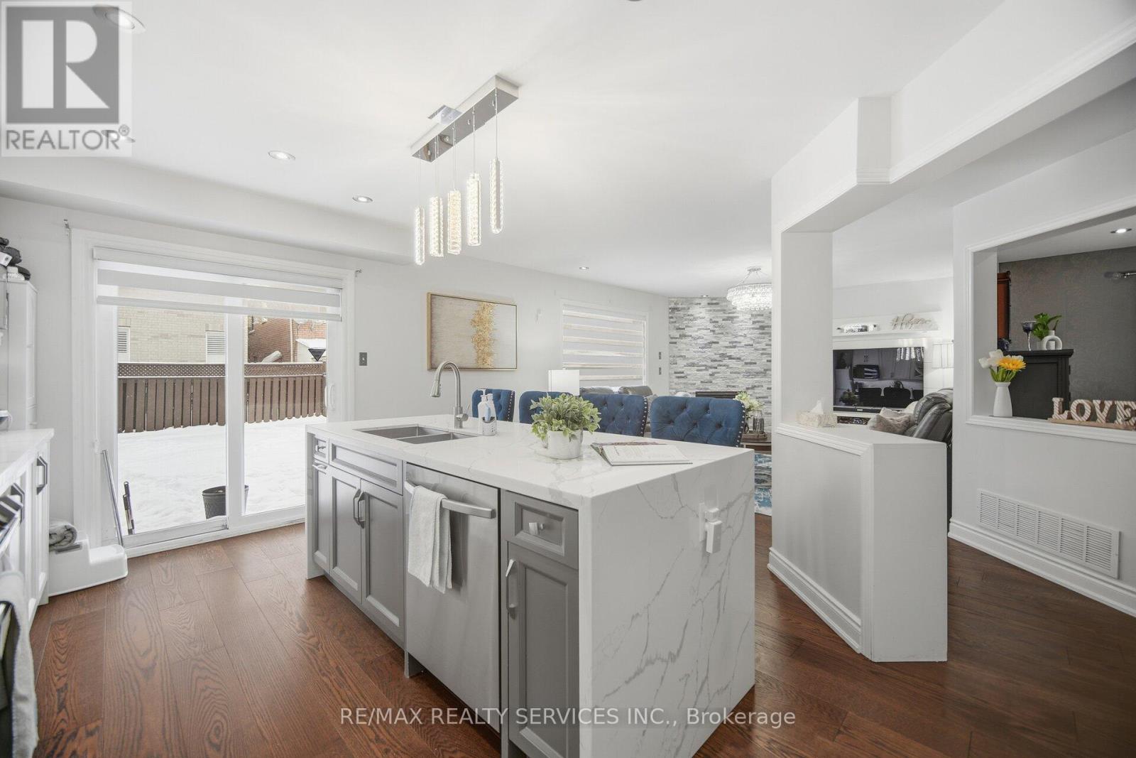 47 Newark Way, Brampton, Ontario  L7A 2W8 - Photo 15 - W12720906