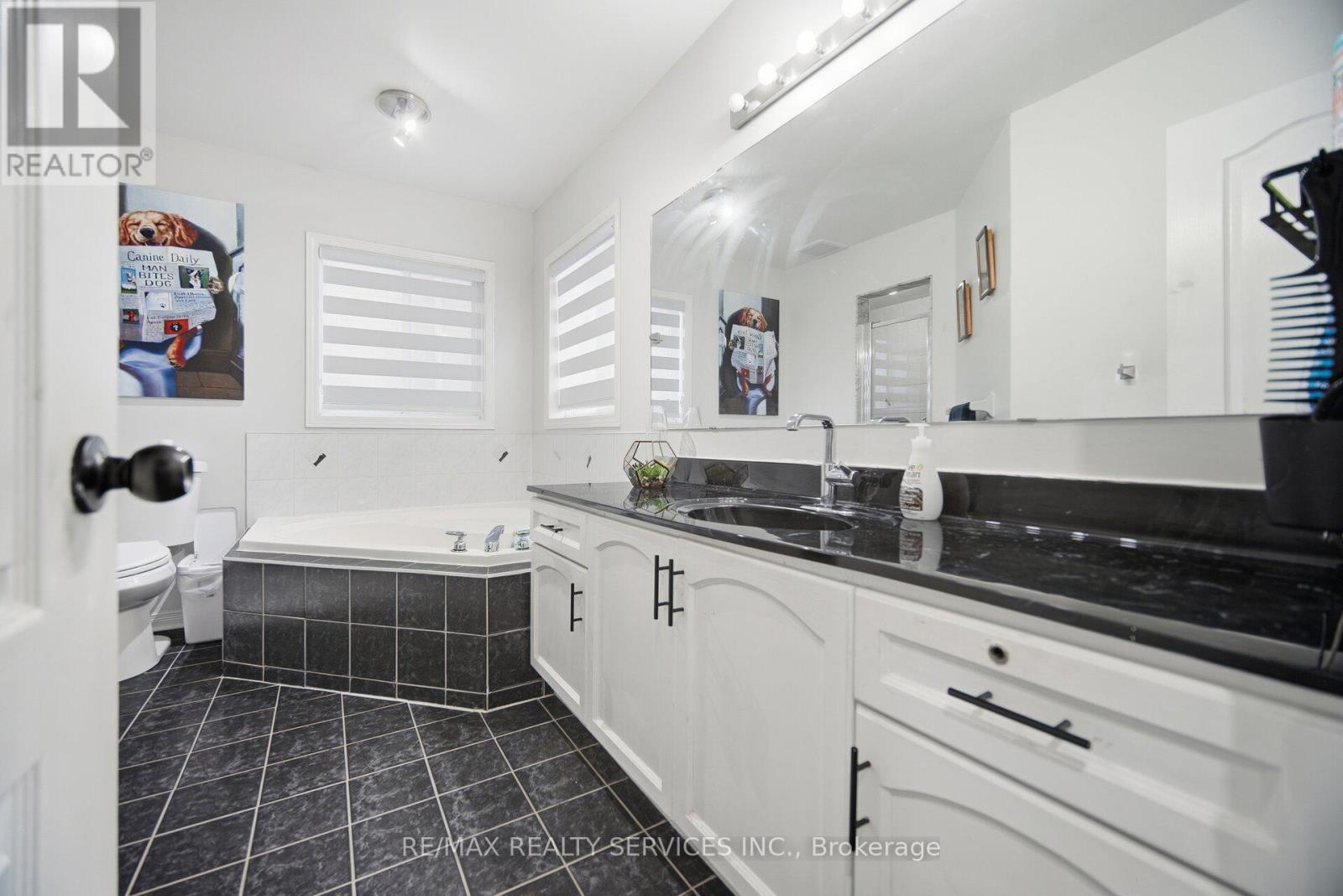 47 Newark Way, Brampton, Ontario  L7A 2W8 - Photo 24 - W12720906