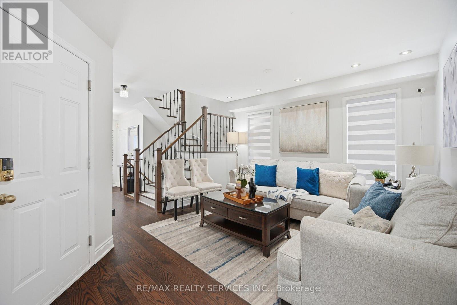 47 Newark Way, Brampton, Ontario  L7A 2W8 - Photo 3 - W12720906