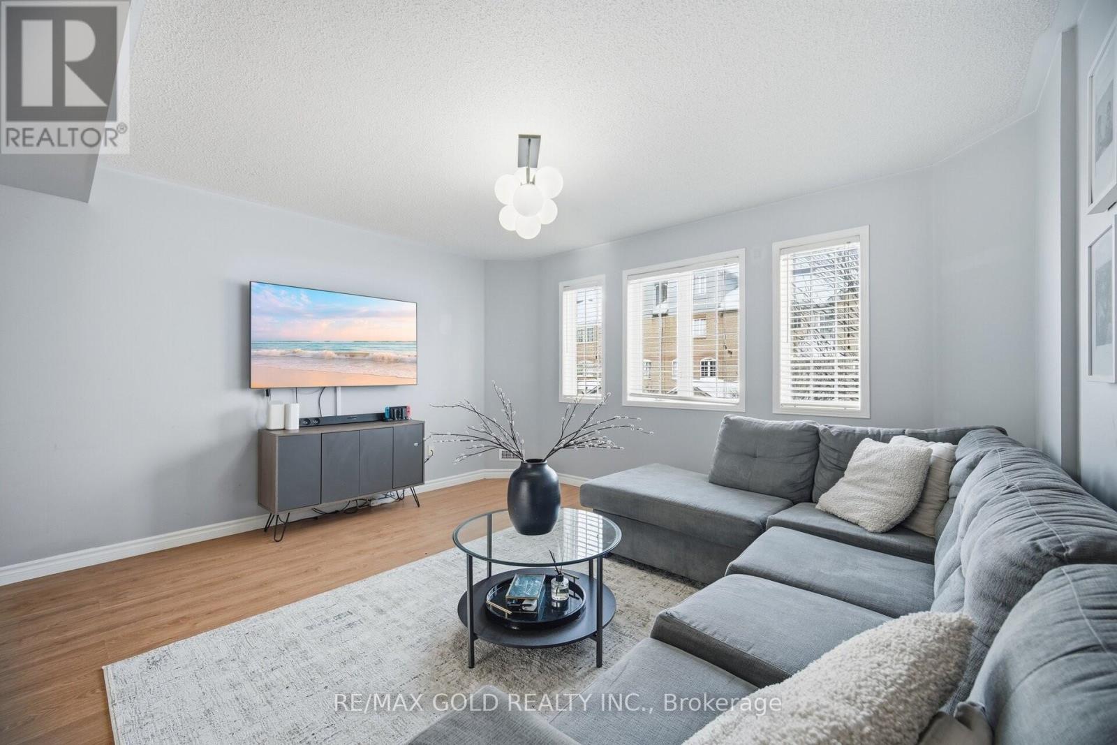 101 - 101 Spadina Road, Brampton, Ontario  L6X 4X6 - Photo 8 - W12720918