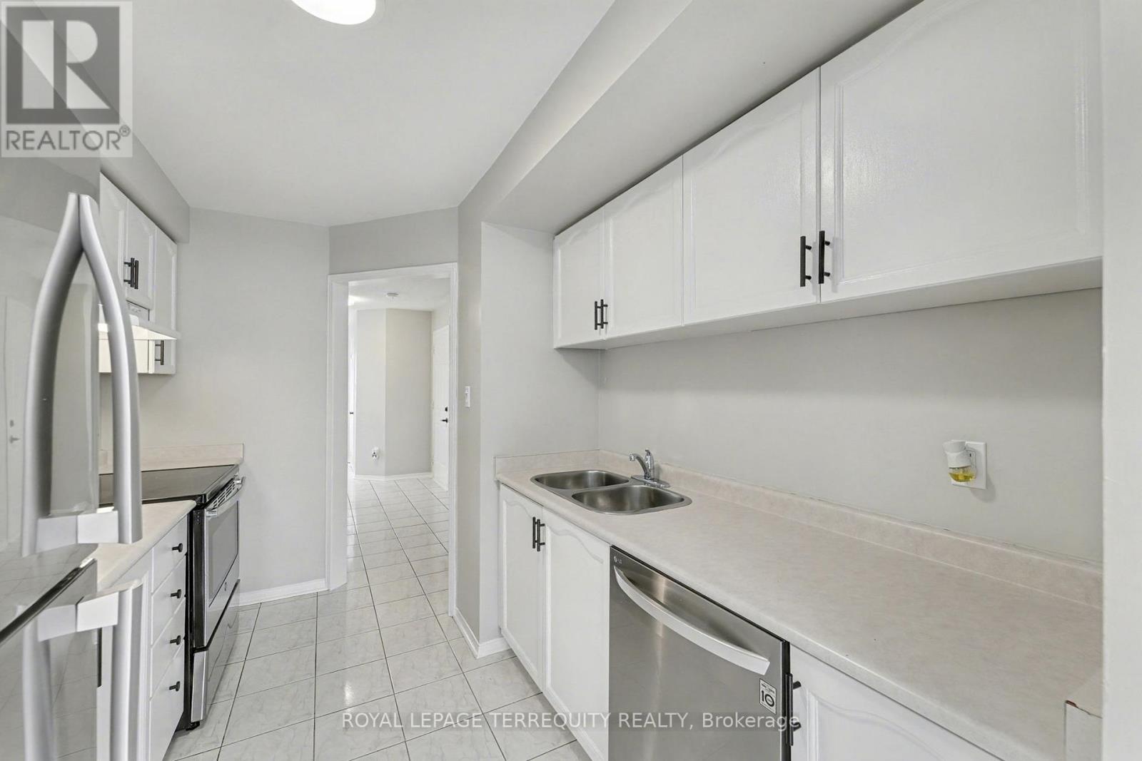 1 - 2350 Grand Ravine Drive, Oakville, Ontario  L6H 6E2 - Photo 15 - W12720946