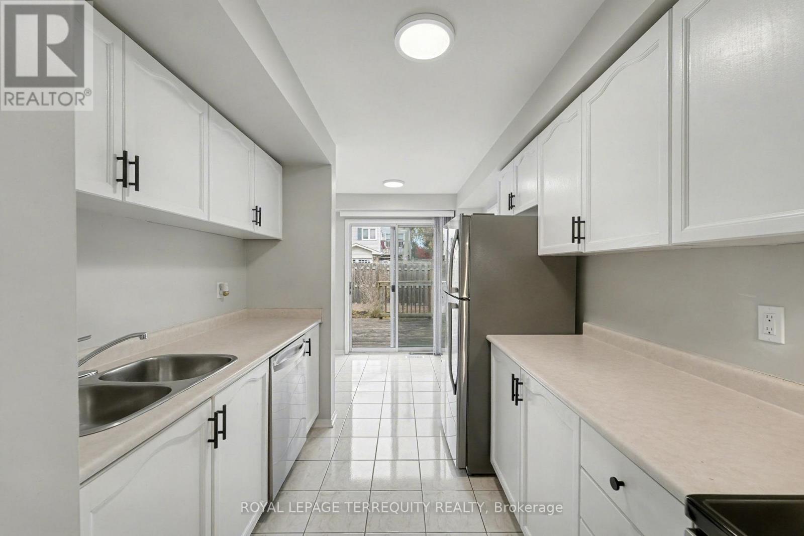 1 - 2350 Grand Ravine Drive, Oakville, Ontario  L6H 6E2 - Photo 17 - W12720946