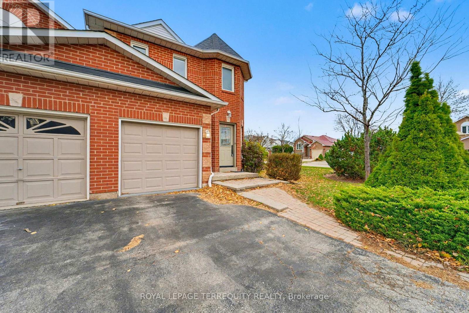 1 - 2350 Grand Ravine Drive, Oakville, Ontario  L6H 6E2 - Photo 5 - W12720946