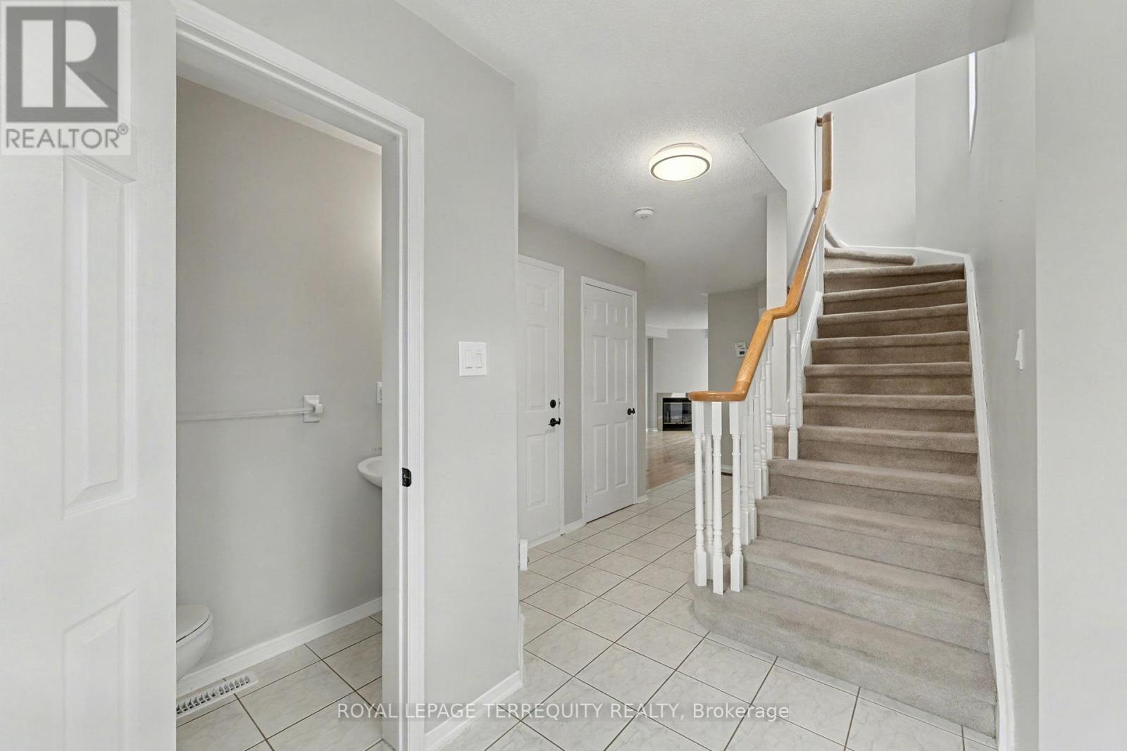 1 - 2350 Grand Ravine Drive, Oakville, Ontario  L6H 6E2 - Photo 8 - W12720946