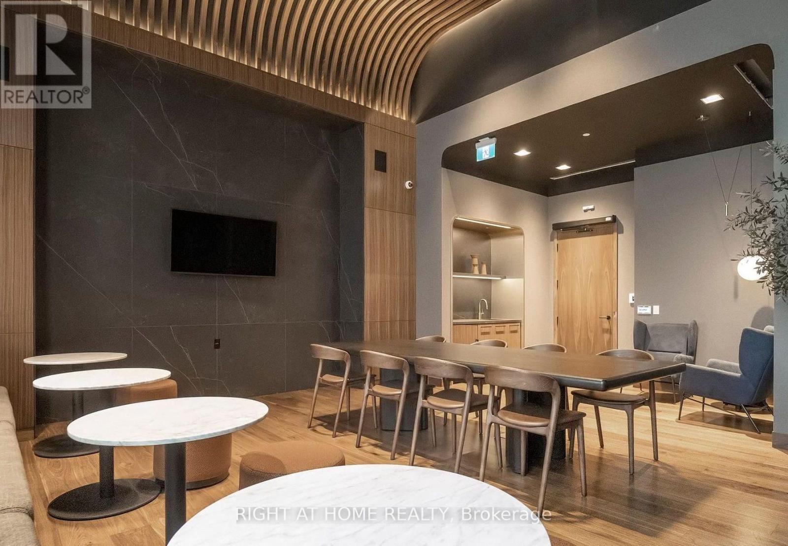 2003 - 3240 William Coltson Avenue, Oakville, Ontario  L6H 8C8 - Photo 11 - W12720956