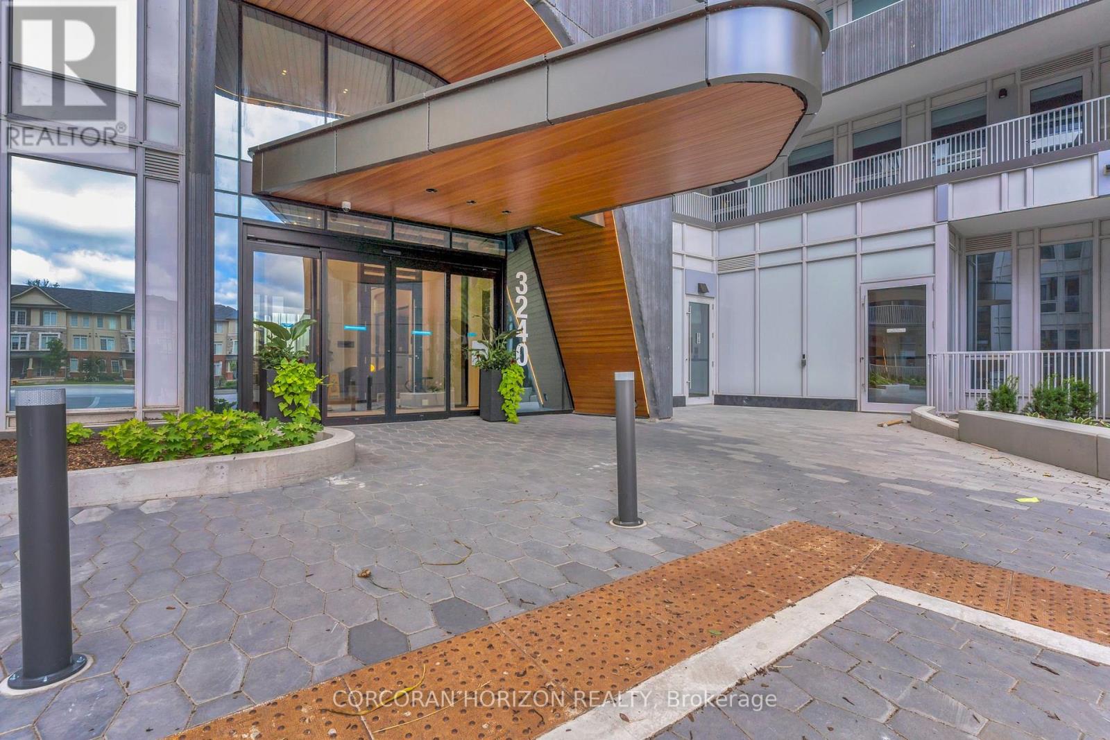 1607 - 3240 William Coltson Avenue, Oakville, Ontario  L6H 8C8 - Photo 1 - W12720980