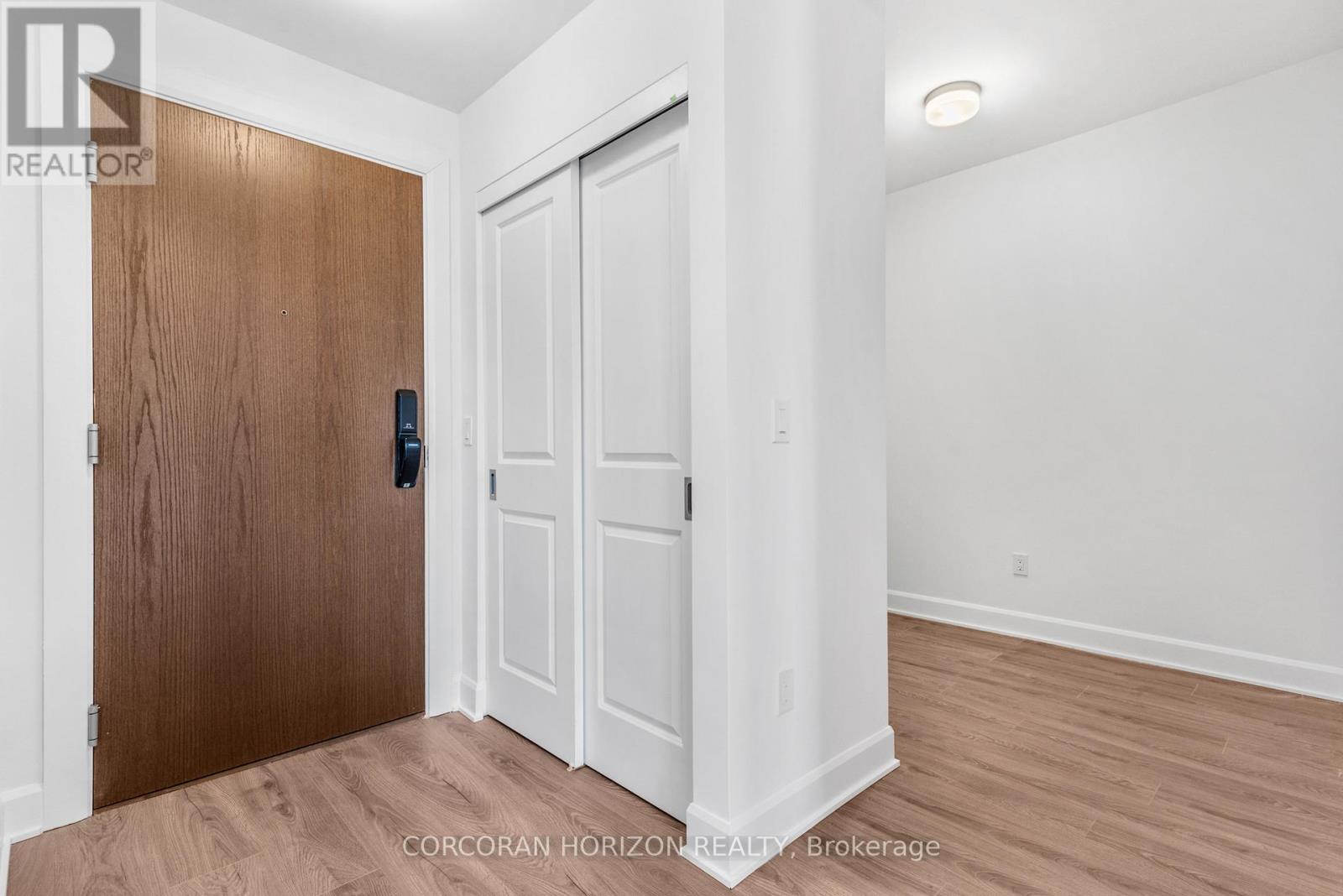 1607 - 3240 William Coltson Avenue, Oakville, Ontario  L6H 8C8 - Photo 3 - W12720980