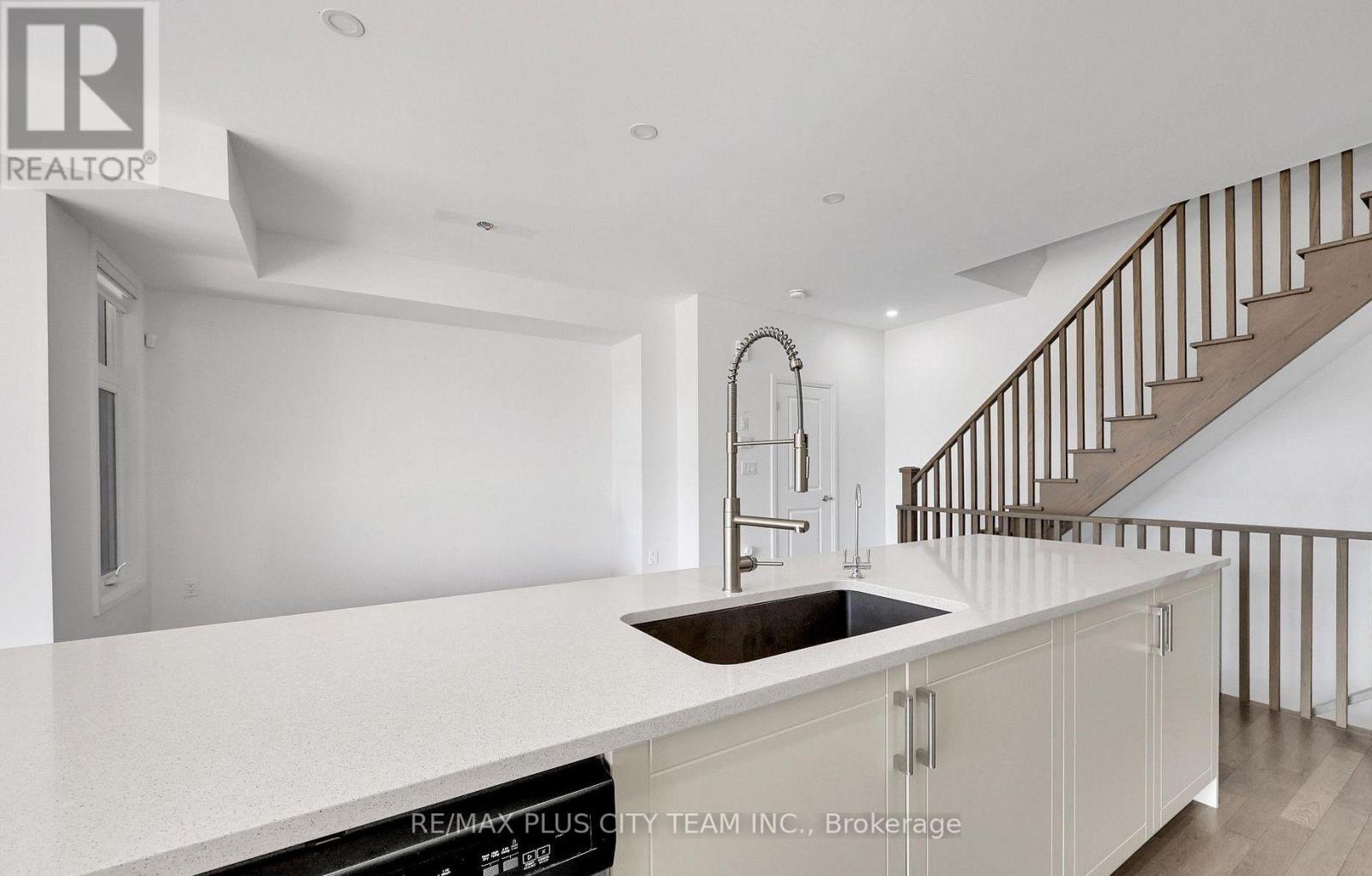 2536 Littlefield Crescent, Oakville, Ontario  L6M 5L9 - Photo 12 - W12720984