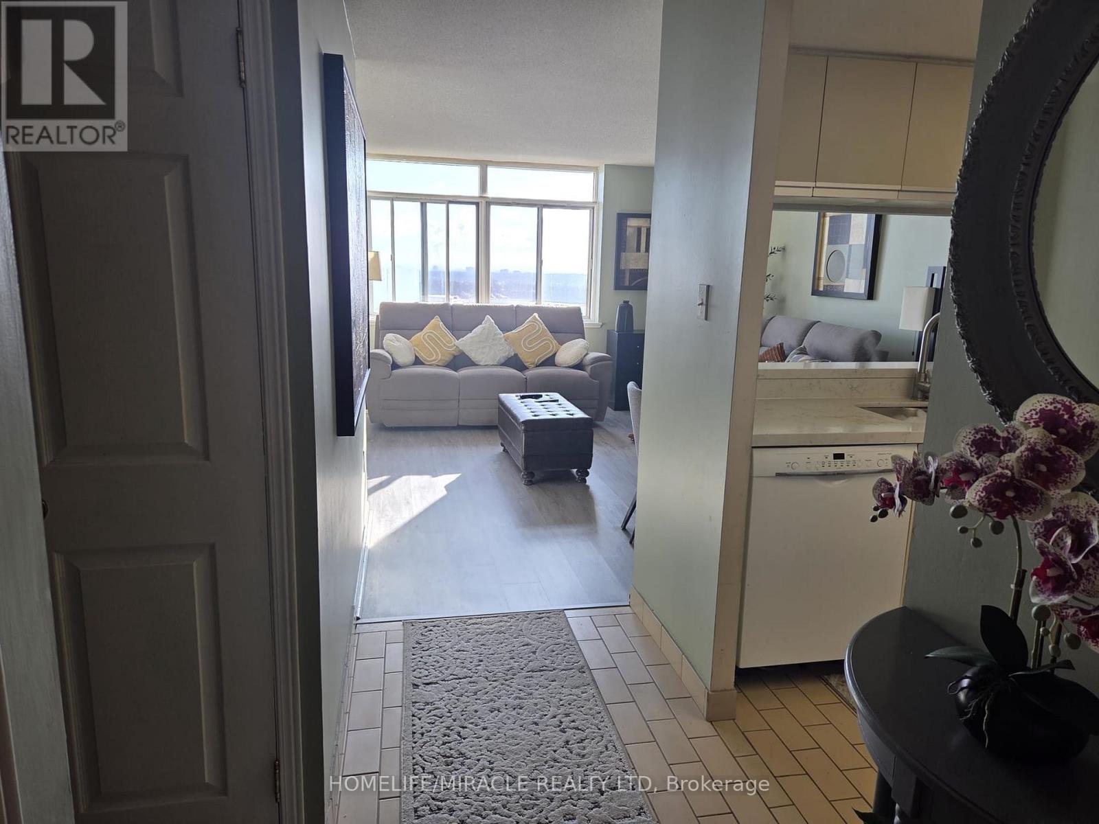 1409 - 300 Webb Drive, Mississauga, Ontario  L5B 3W3 - Photo 5 - W12721002