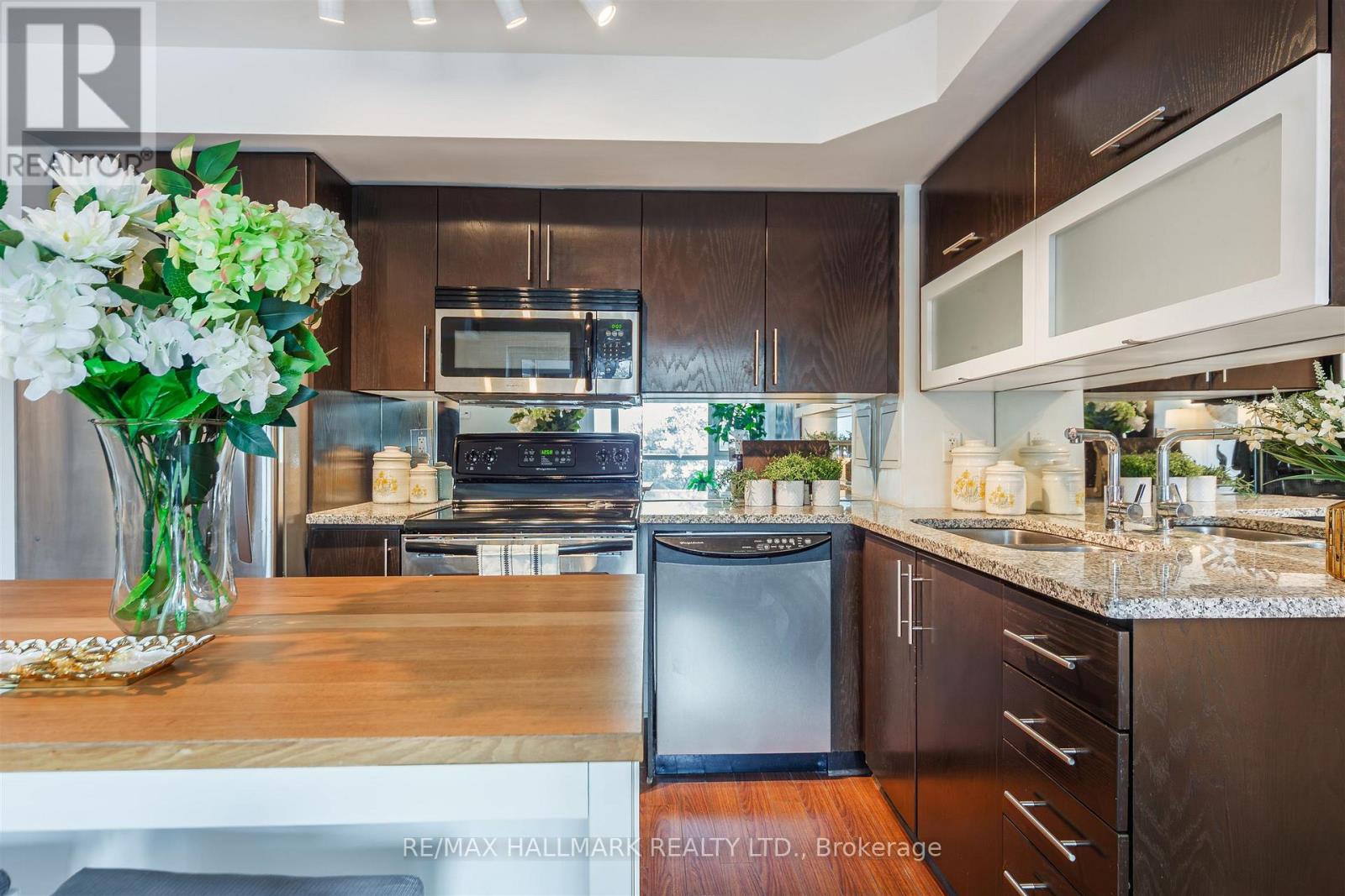 201 - 20 Gothic Avenue, Toronto, Ontario  M6P 1T5 - Photo 11 - W12721024