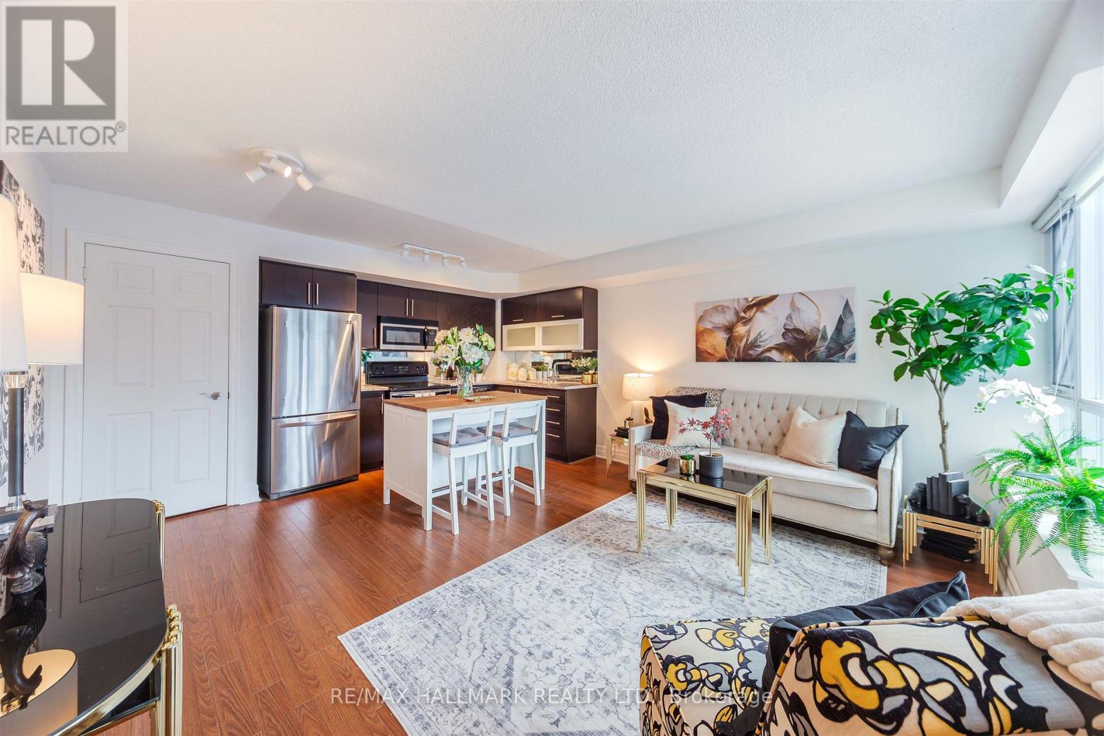 201 - 20 Gothic Avenue, Toronto, Ontario  M6P 1T5 - Photo 13 - W12721024