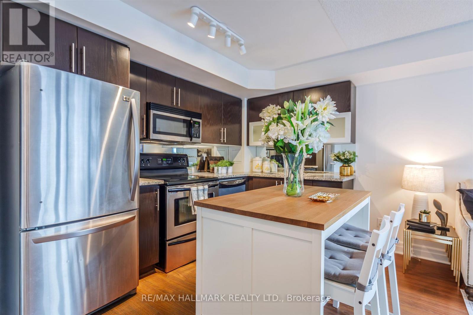 201 - 20 Gothic Avenue, Toronto, Ontario  M6P 1T5 - Photo 9 - W12721024