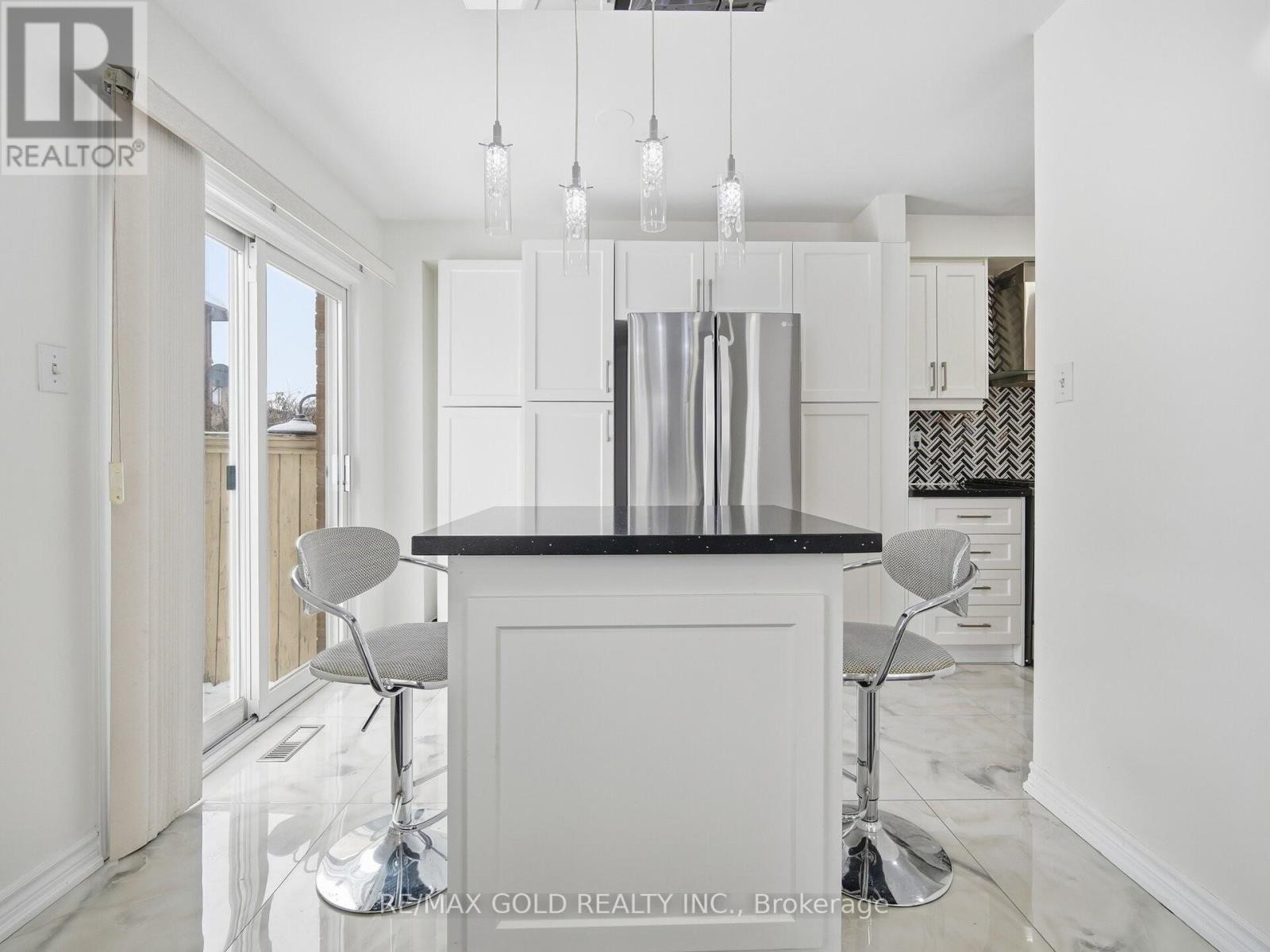 78 Passfield Trail, Brampton, Ontario  L6P 1V1 - Photo 9 - W12721026