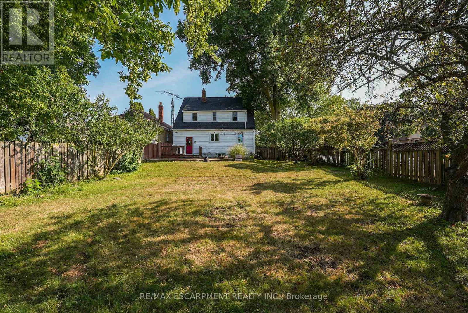 9 Arlington Avenue, St. Catharines, Ontario  L2P 3A3 - Photo 3 - X12721014