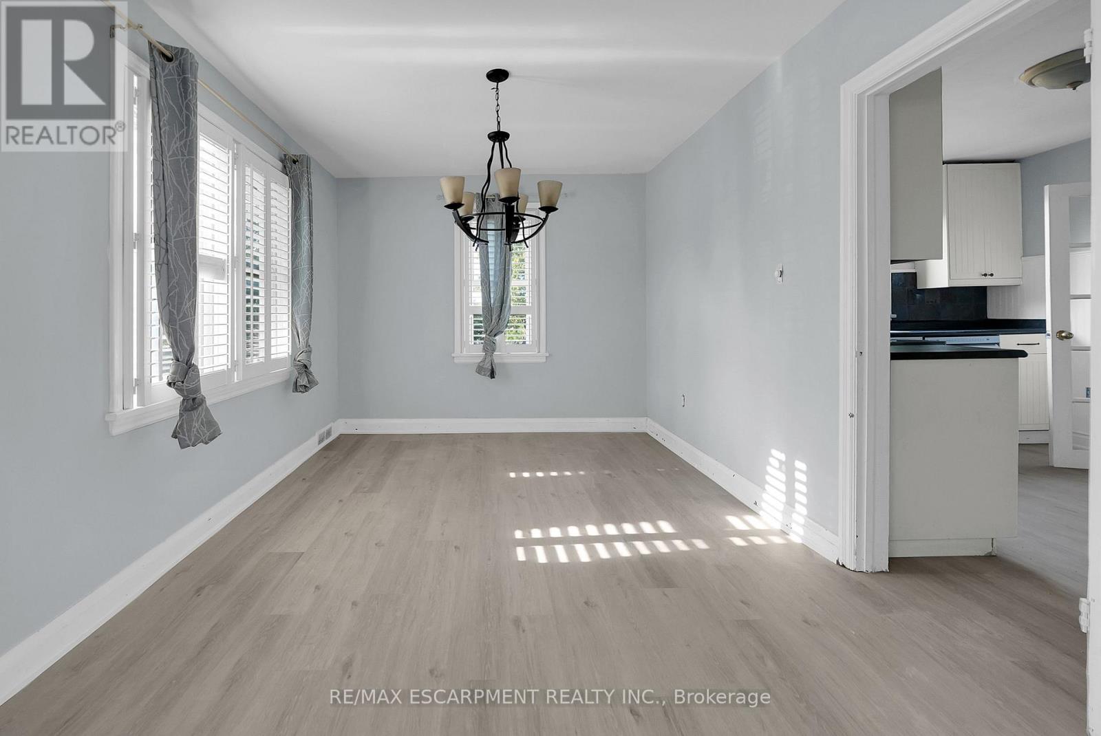 9 Arlington Avenue, St. Catharines, Ontario  L2P 3A3 - Photo 7 - X12721014